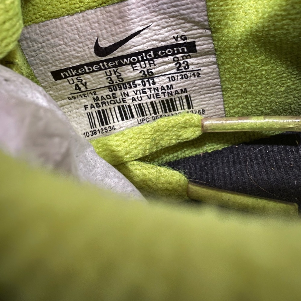 KIDS Nike Tiempo (4Y) - Picture 7 of 8